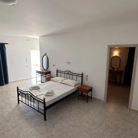 Sfinias Ξενοδοχείο με διαμερίσματα 2*