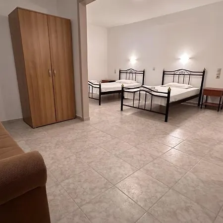 Sfinias Ξενοδοχείο με διαμερίσματα 2*